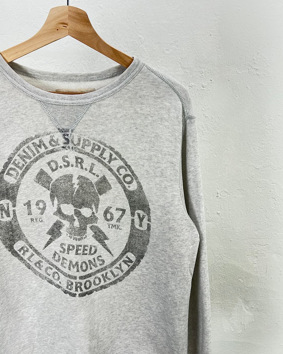 데님 앤 서플라이 오트밀 헤더 DSRL 스컬 그래픽 프린팅 크루넥 스웨트 상품이미지3