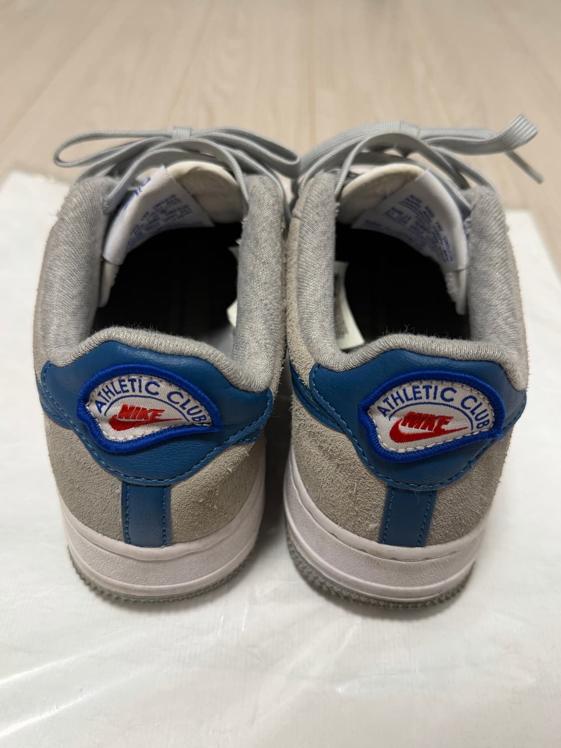 에어포스1 애슬레틱클럽 라이트스모그그레이 235 5y 상품이미지4