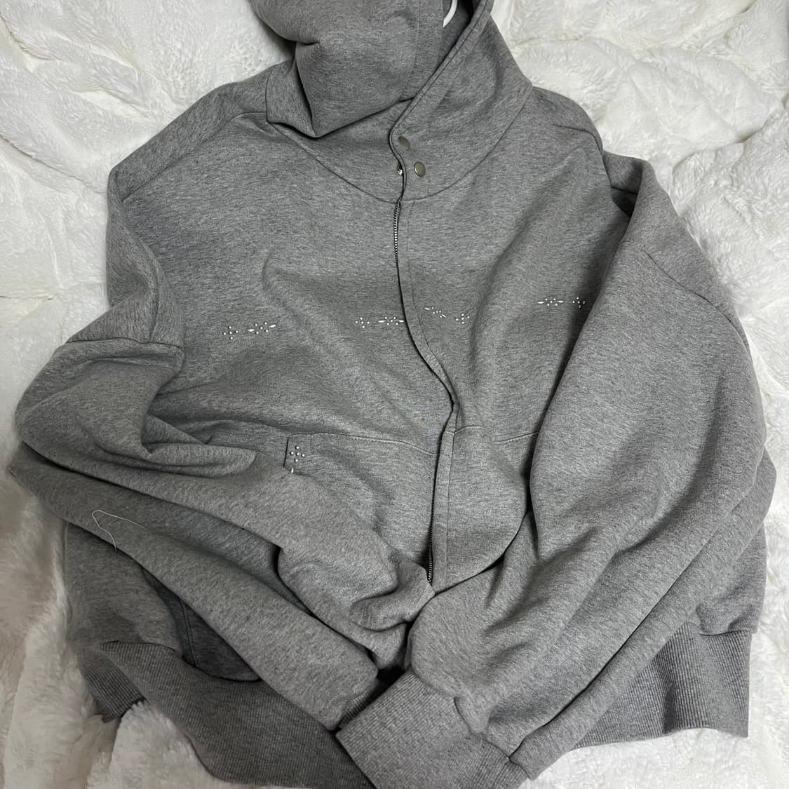 아워캐비넷 스터드 후드 집업 그레이 에이블리 지그재그 상품이미지5