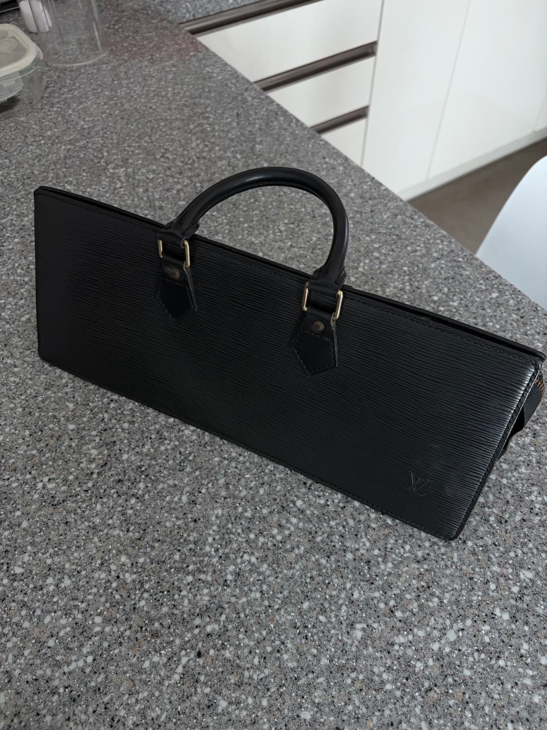 루이비통 에삐 트라이앵글 핸드백 상품이미지1