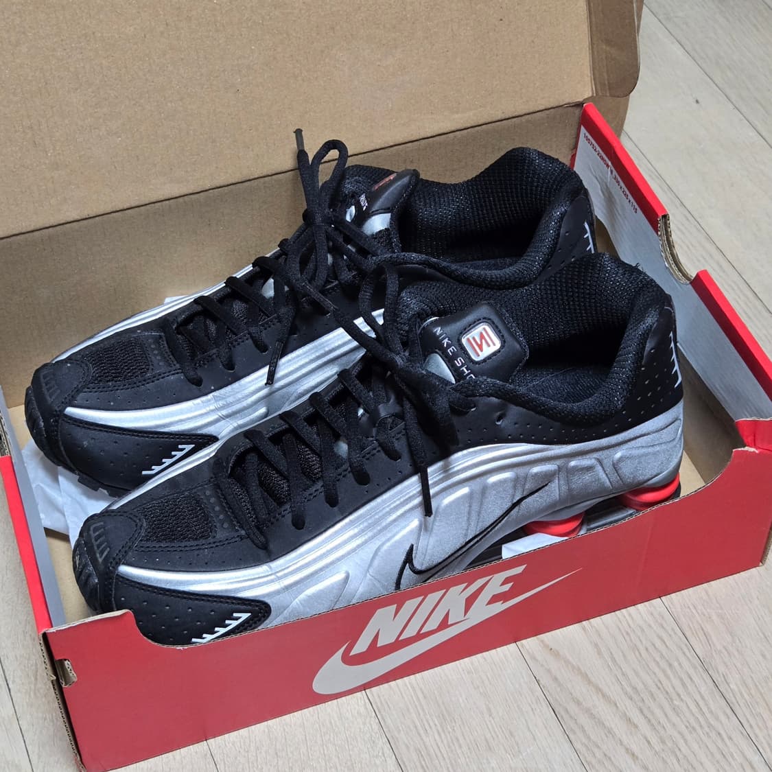 나이키 샥스 R4 레드 280 상품이미지1