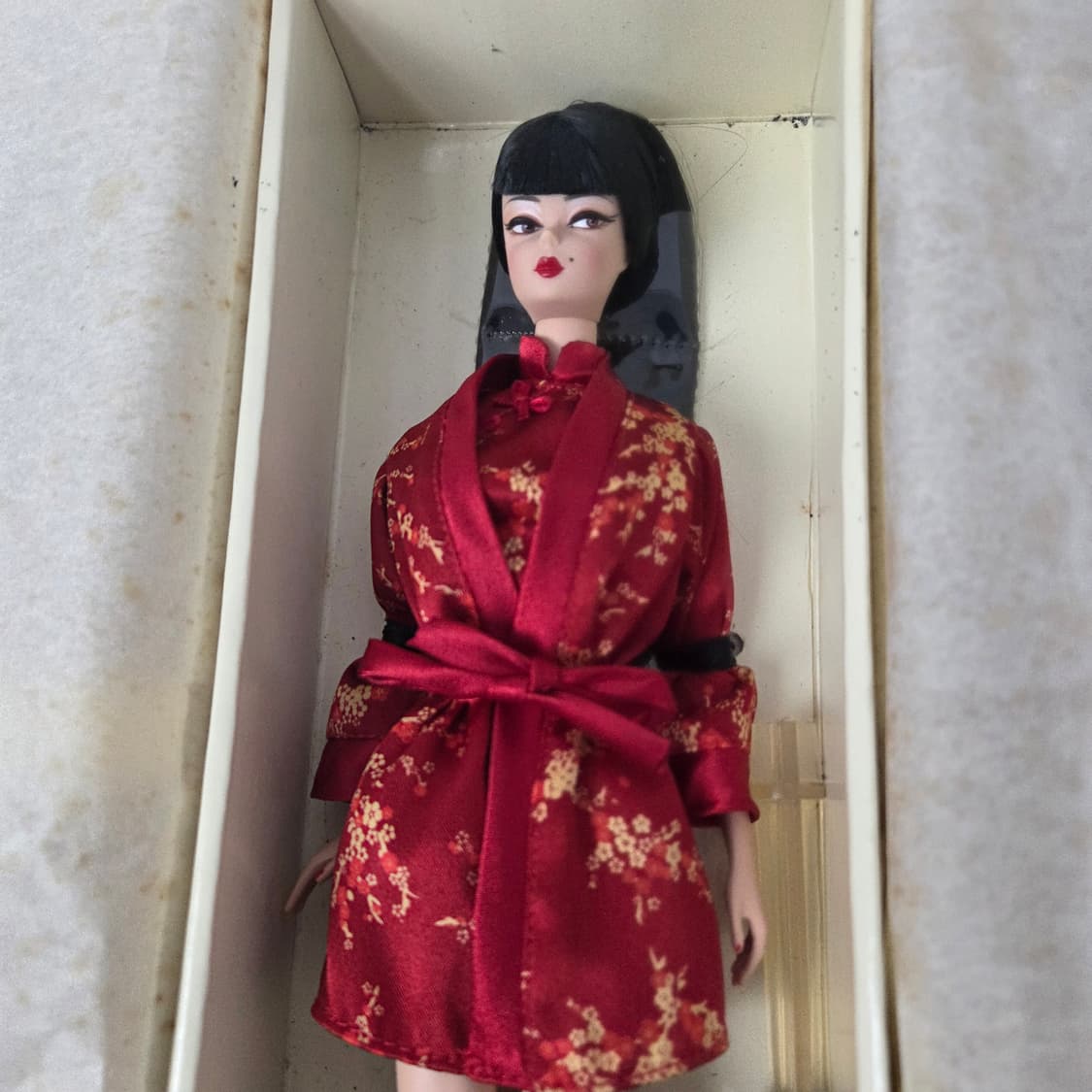 2004년 바비인형 골드라벨 한정판 시누아즈리 레드 문 실크스톤 바비 상품이미지1