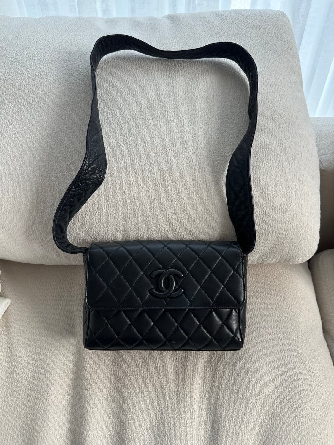 CHANEL 샤넬 빈티지 퀼팅 레더 크로스백(4번대) 상품이미지1