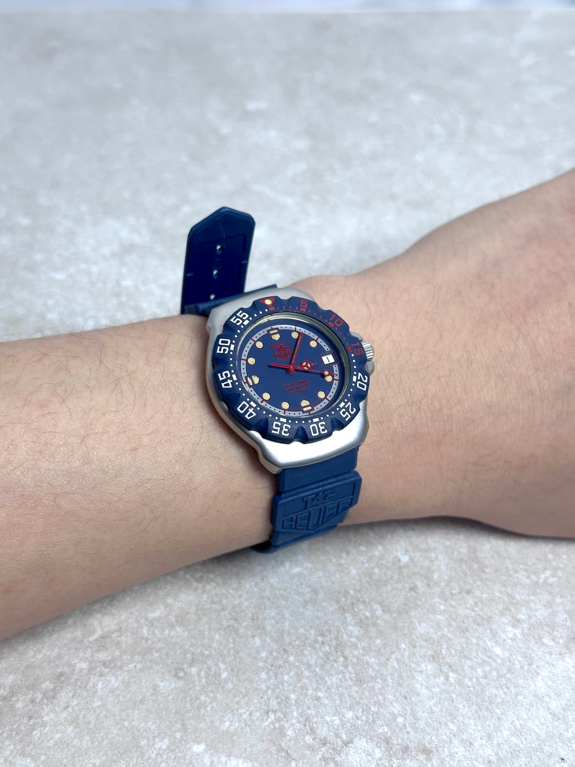 태그호이어 포뮬러 1 프로페셔널 200M 쿼츠 네이비 러버 상품이미지6