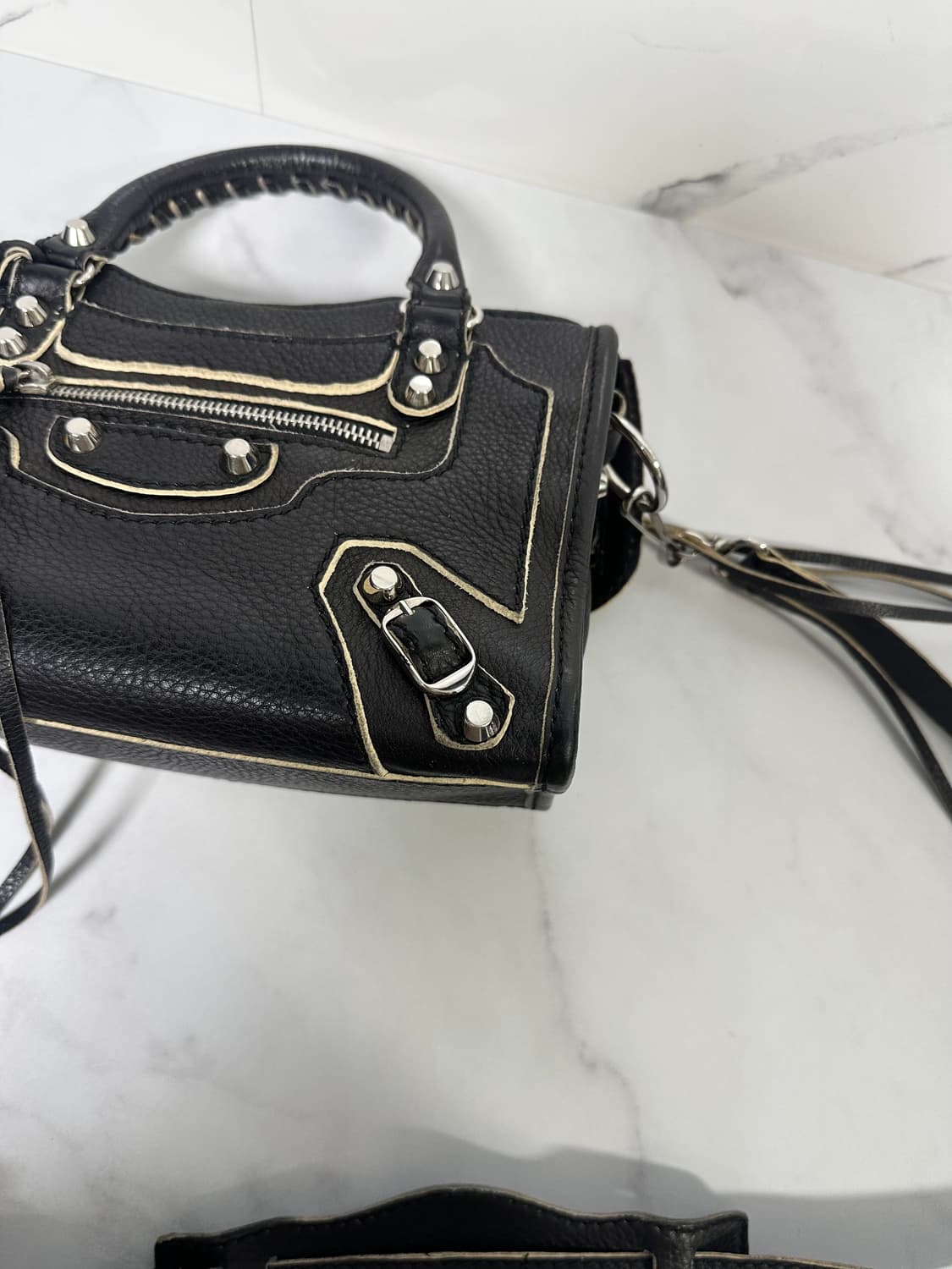 [A+ 정품] 발렌시아가 하이라이트 시티 모터백 블랙 미니 상품이미지4