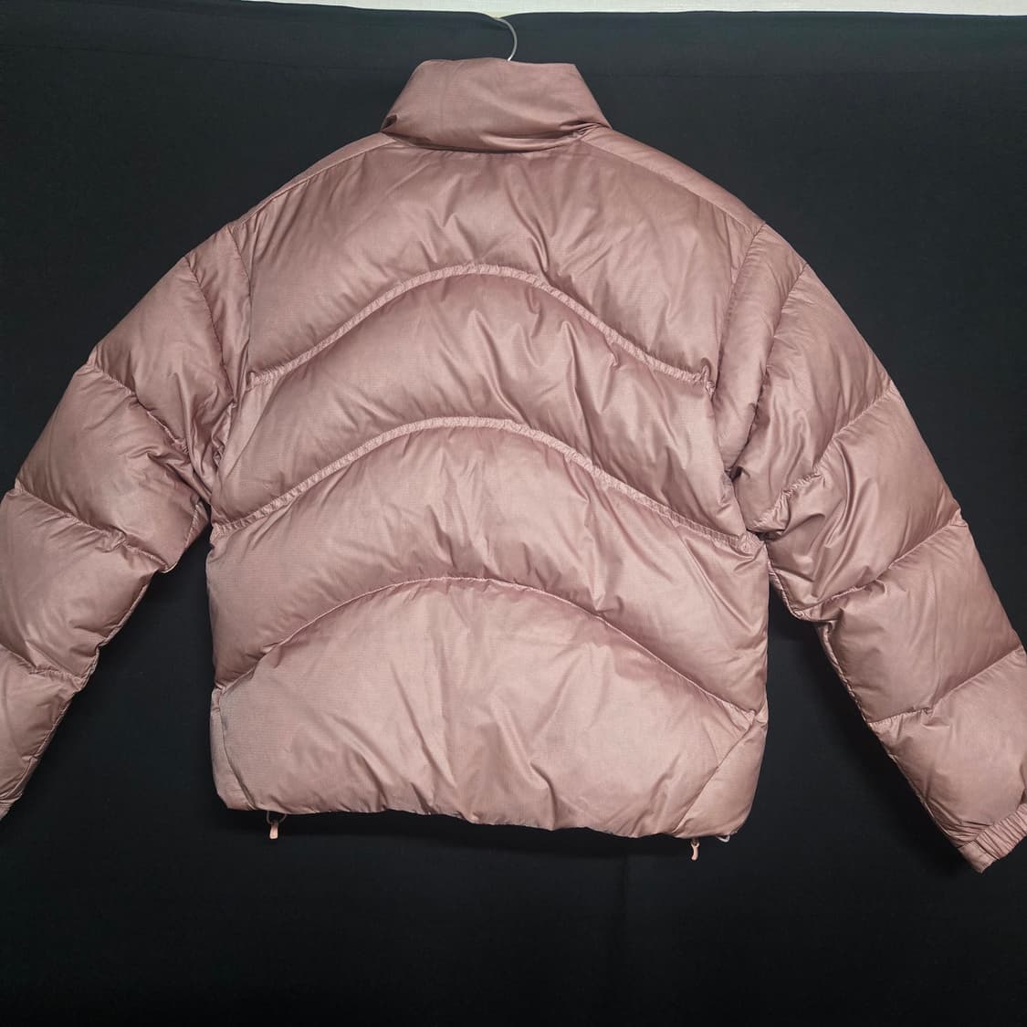 살로몬 컨투어 크롭 다운 자켓 라이트 핑크(XS사이즈) 상품이미지2