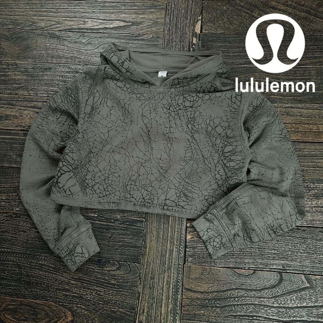 [룰루레몬] 크랙 패턴 크롭 후드티 M19685 상품이미지1