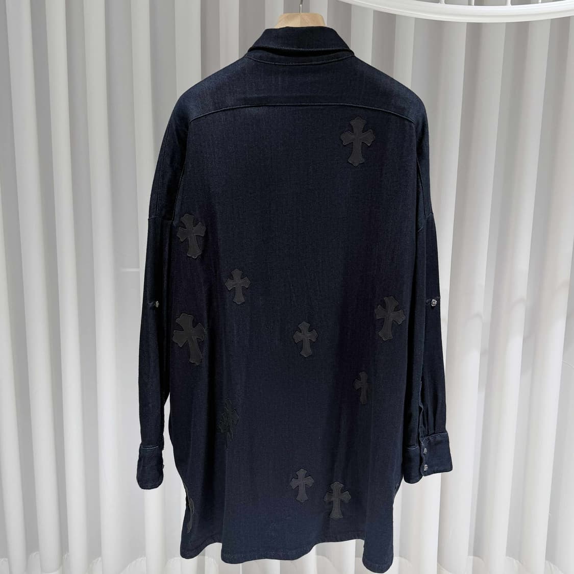 S / 크롬하츠 레더 크로스패치 데님 셔츠 / 오버핏 상품이미지2