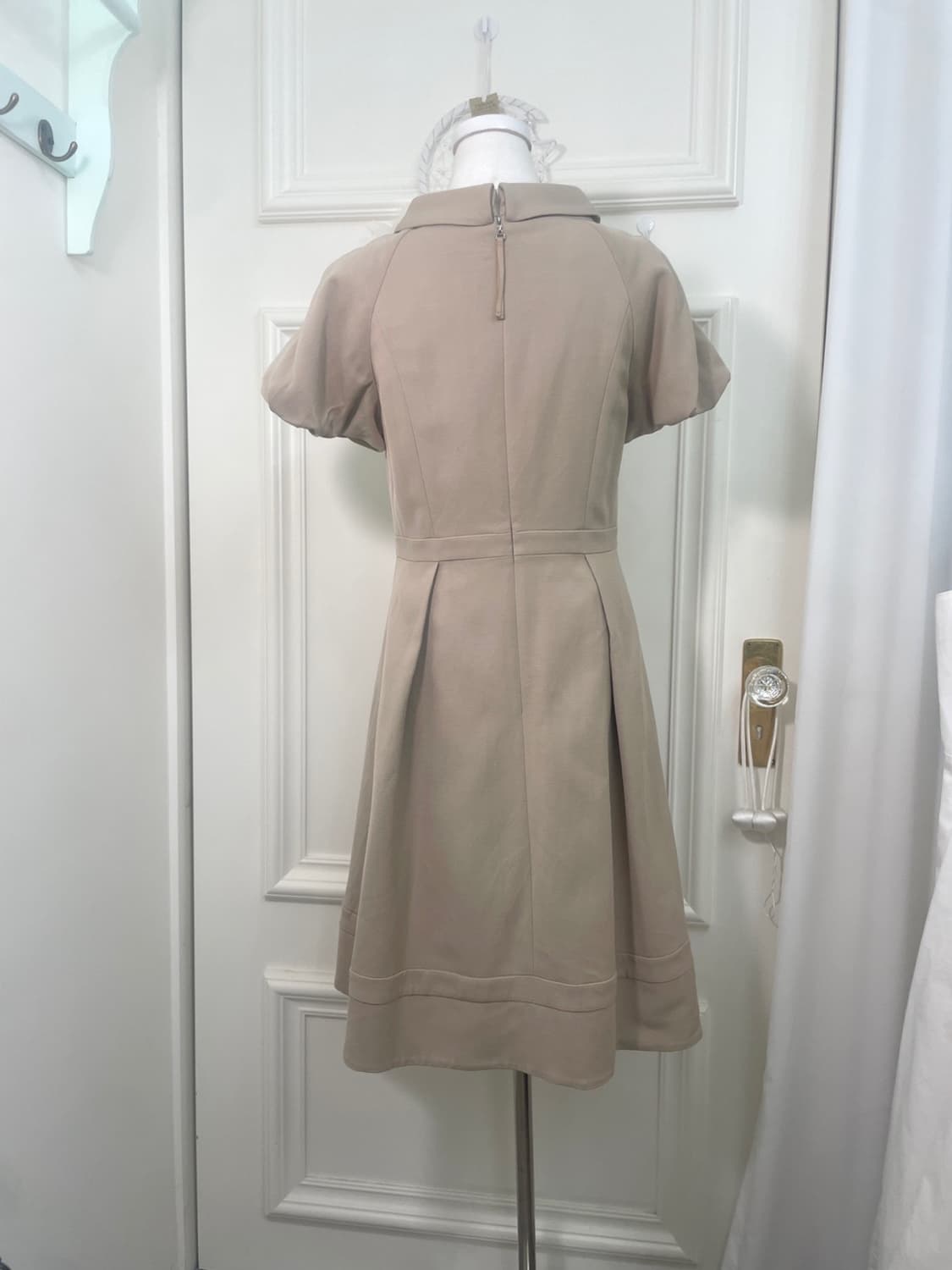 beige pleats puff sleeve princess opc 상품이미지3