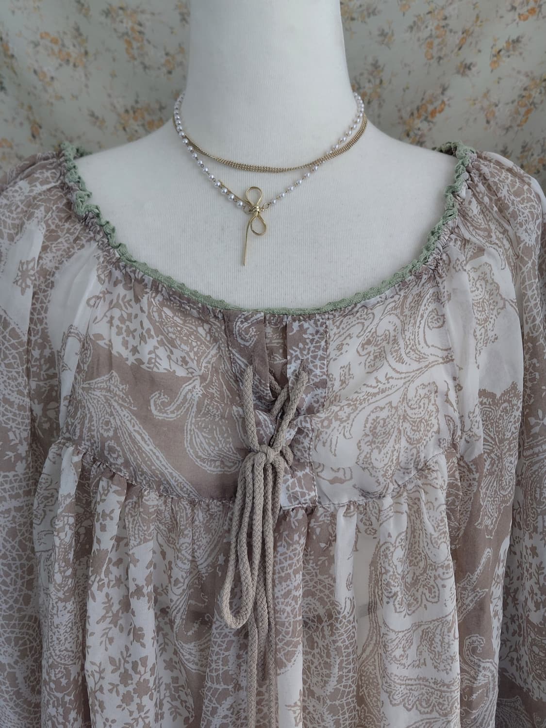 [히피룩] 페이즐리 패턴 시폰 블라우스 프릴 장식 상품이미지3