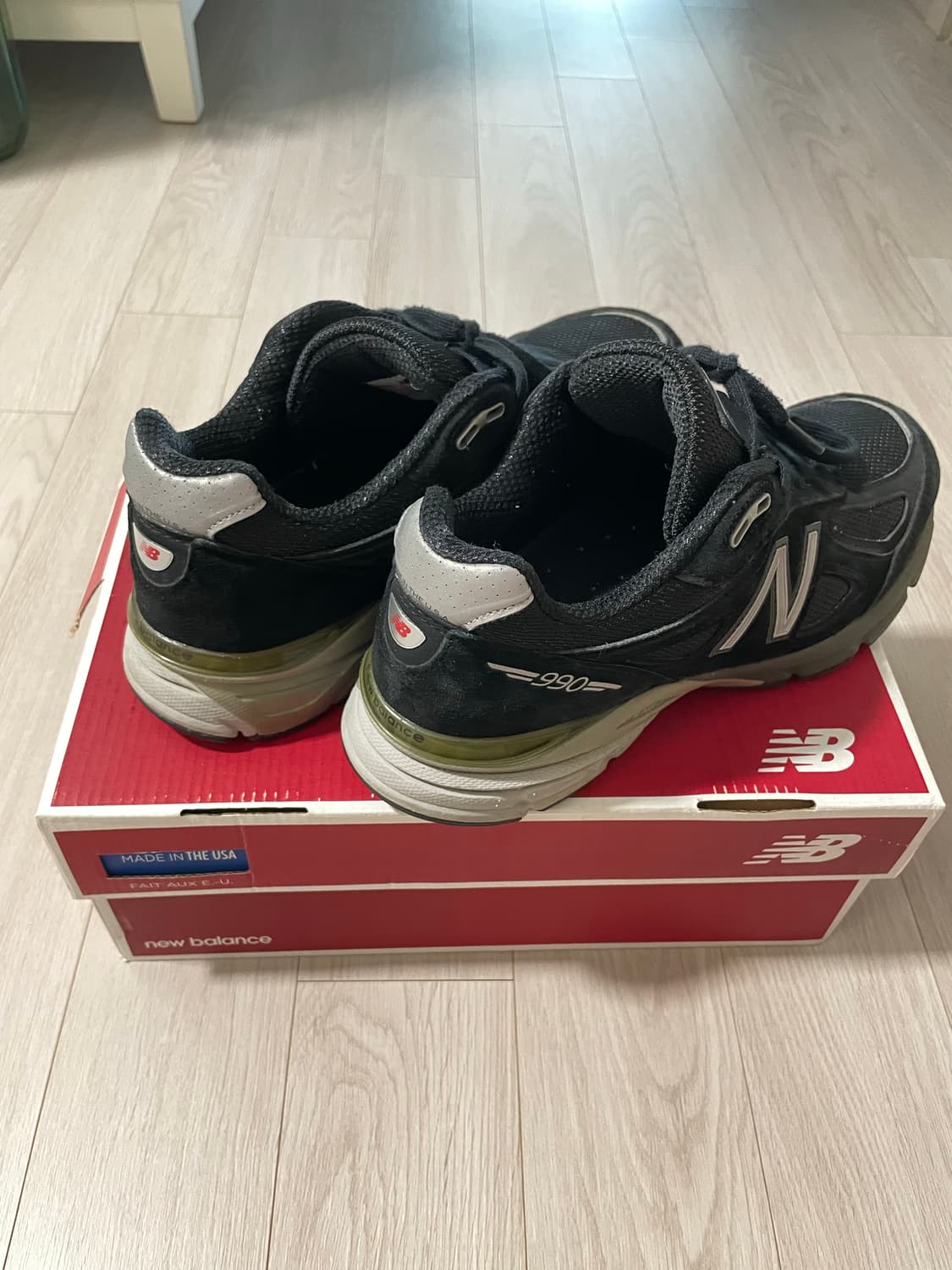 뉴발란스 990 v4 블랙 상품이미지2