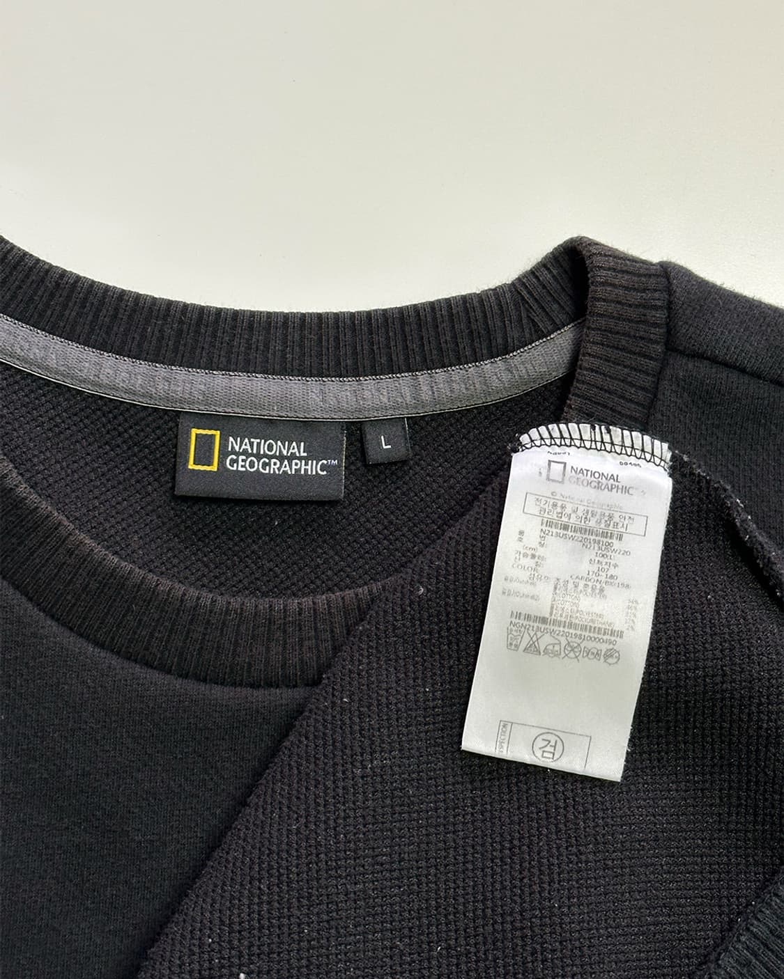 내셔널지오그래픽 맨투맨 블랙 상품이미지5