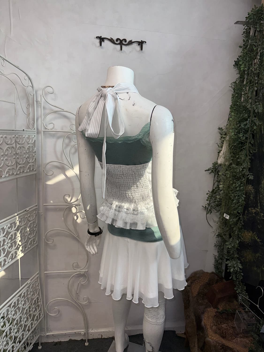 White stripe ribbon lace halter 슬리브리스 상품이미지4