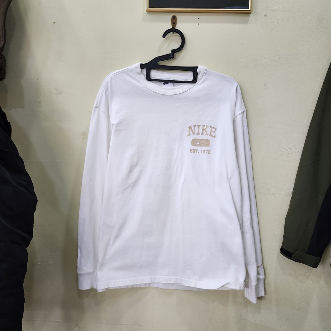 나이키 화이트 프린트 롱슬리브 티셔츠 상품이미지1