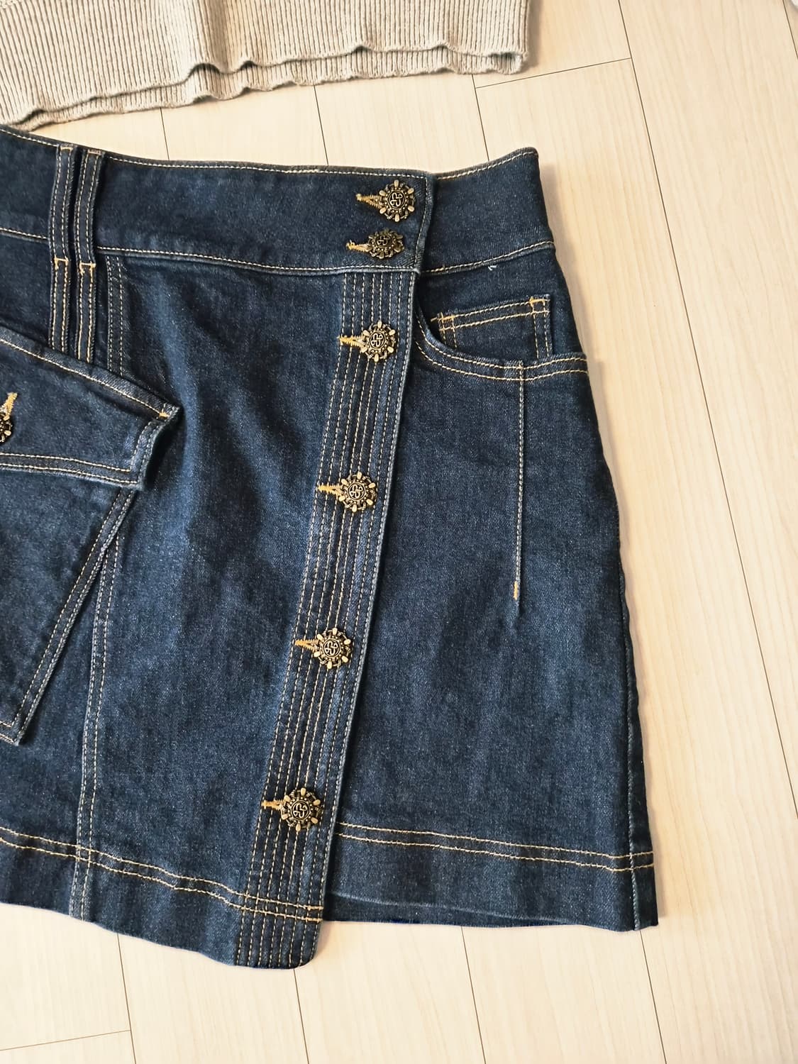 [EGOIST] 유니크 엔틱 버튼 생지 데님 미니스커트 상품이미지5