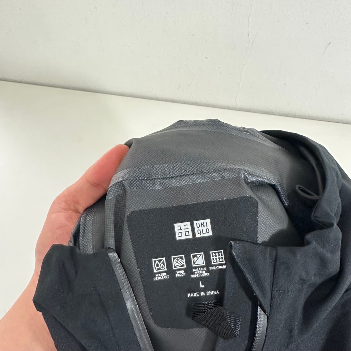 L 유니클로 블랙 후드 바람막이자켓 상품이미지6