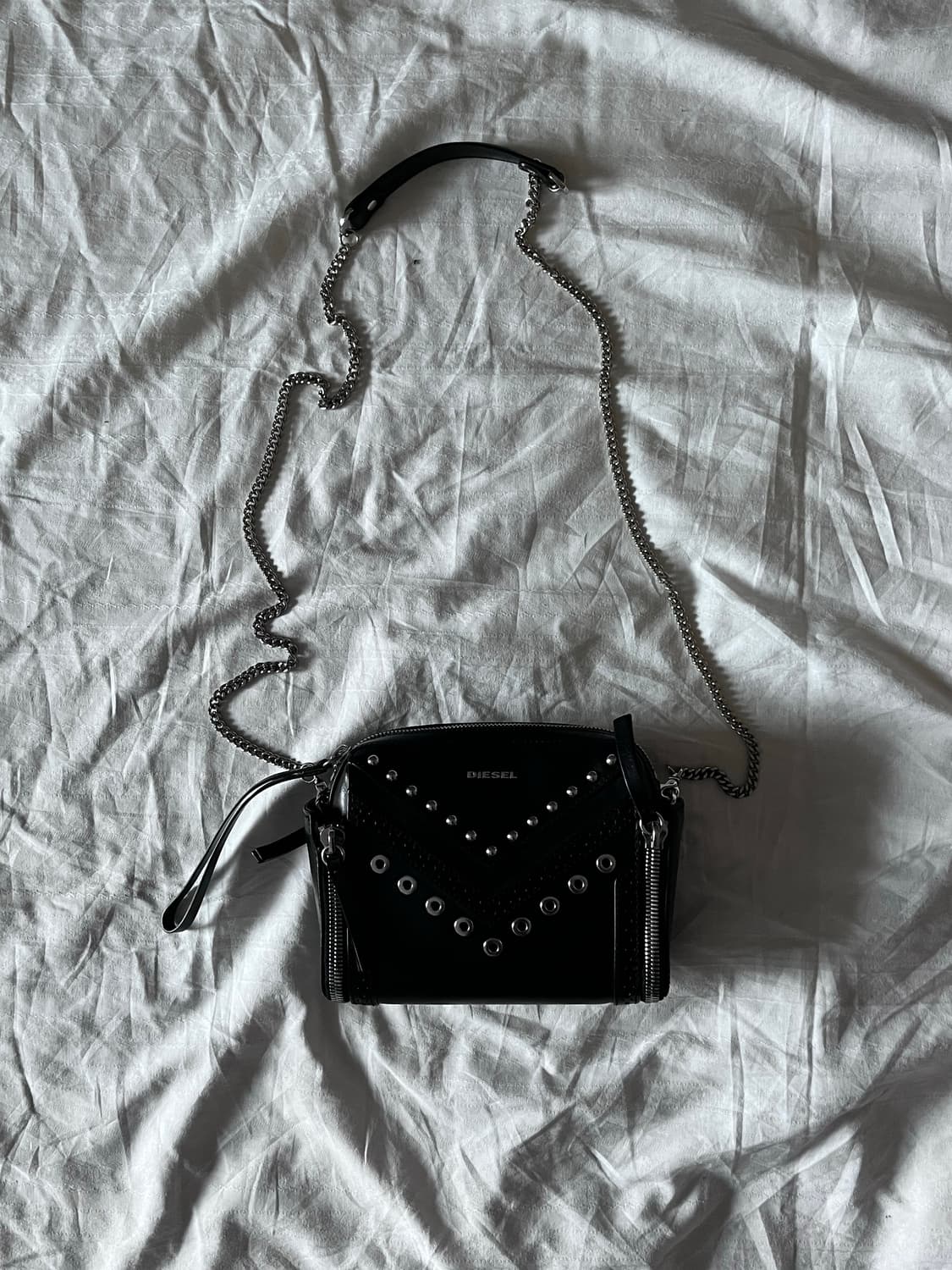 Diesel Studded Chain Shoulder Bag 상품이미지2