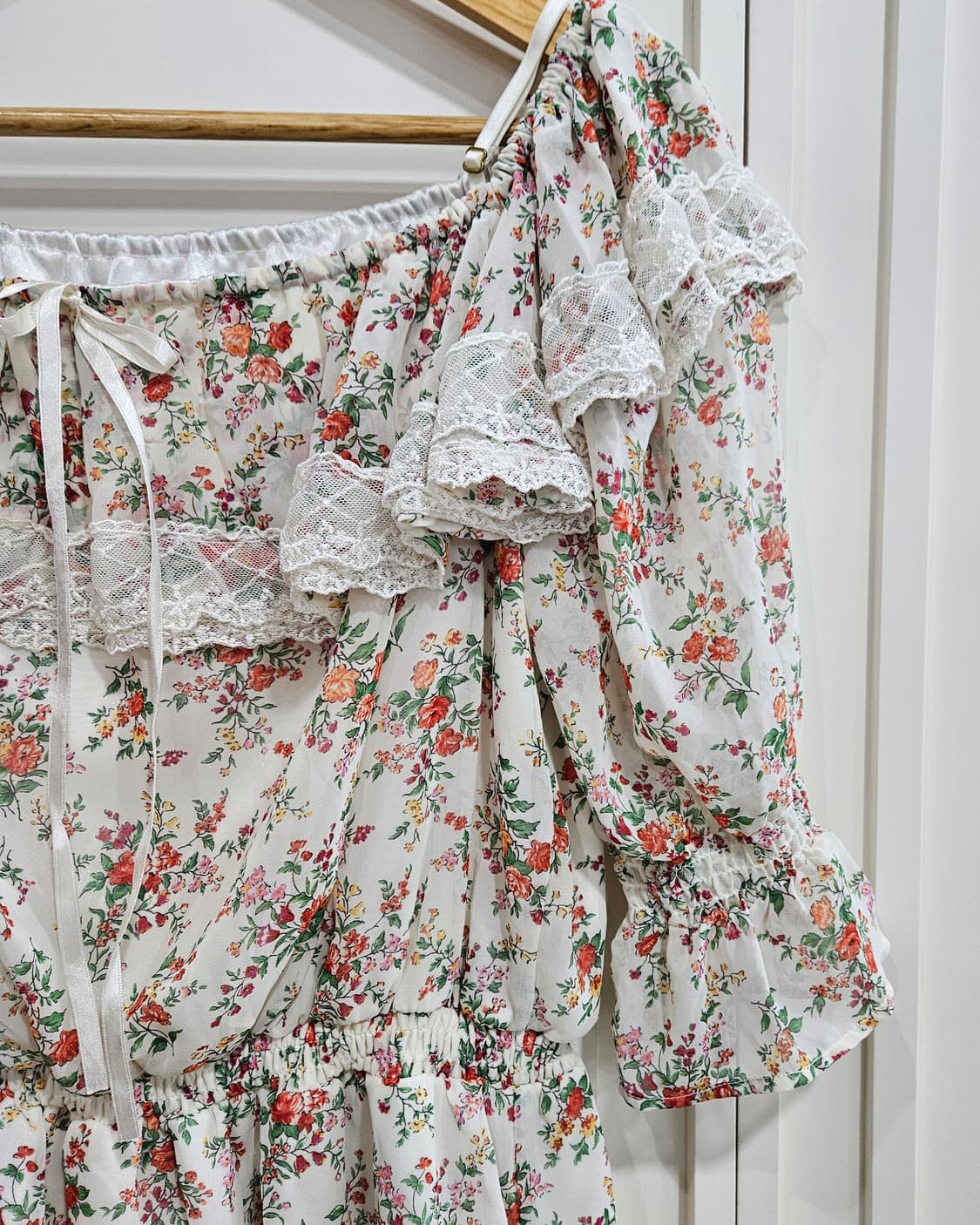 플라워 레이스 오프숄더 블라우스 상품이미지4