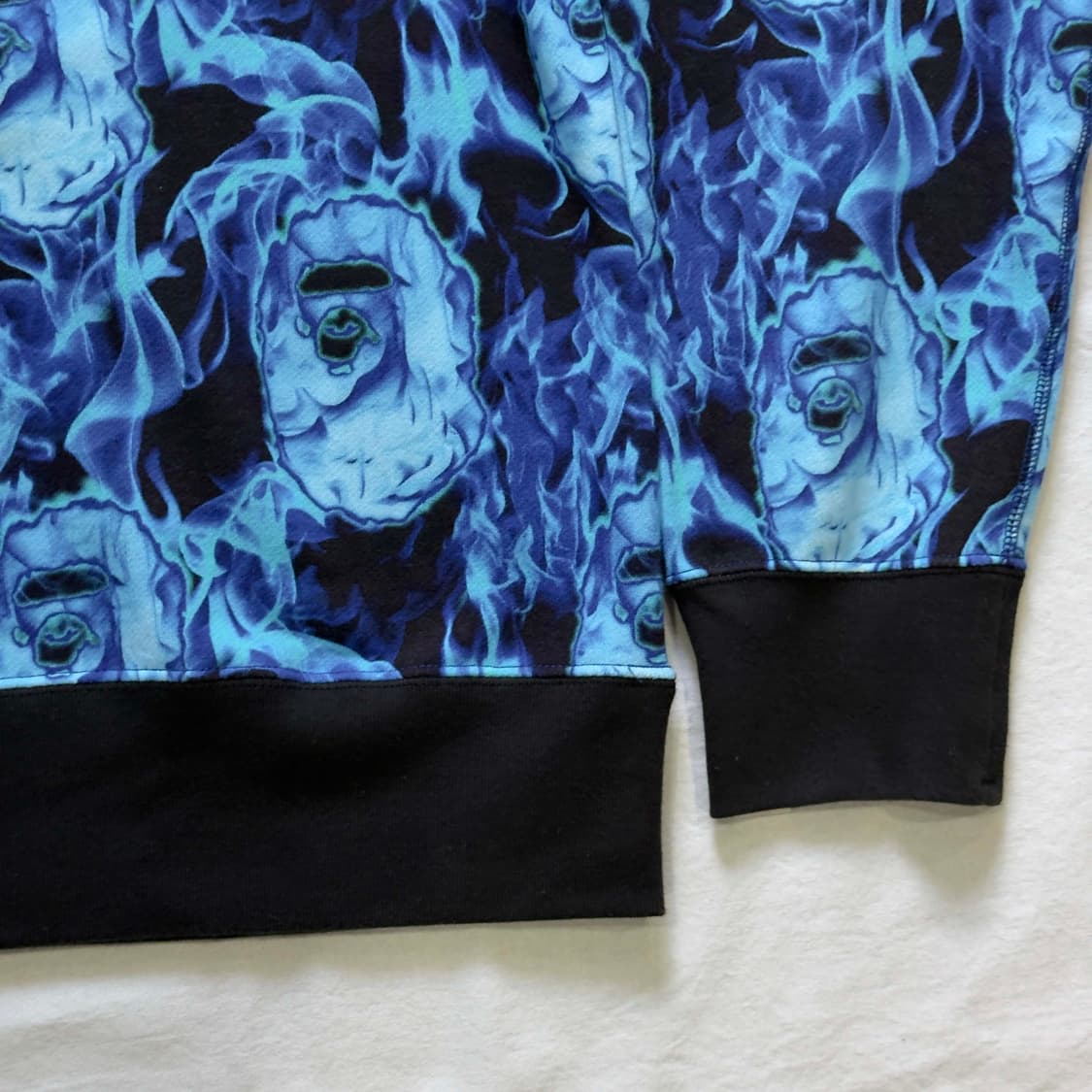 베이프 플레임 사루 맨투맨 상품이미지3