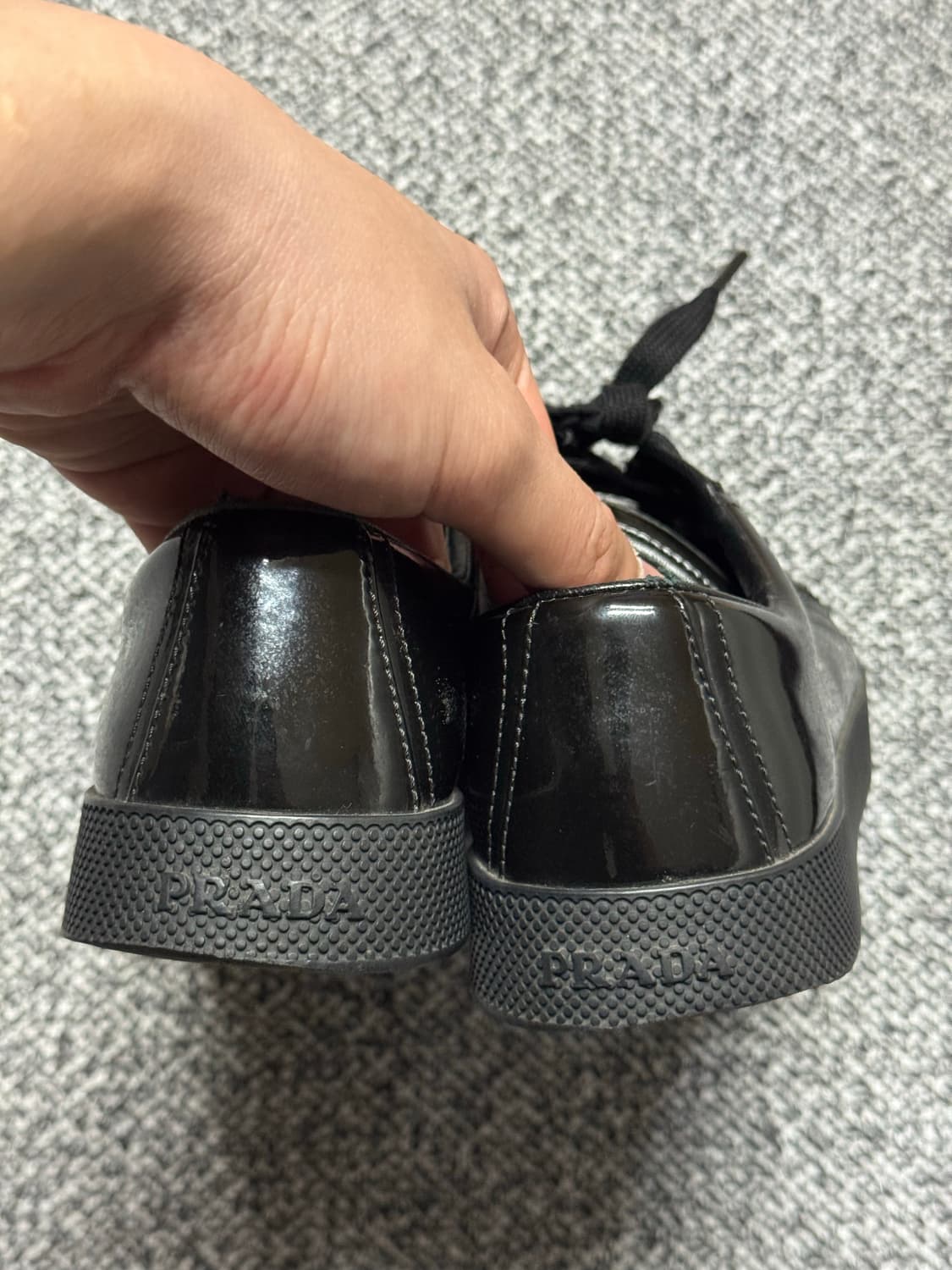 프라다 블랙 스니커즈 상품이미지4