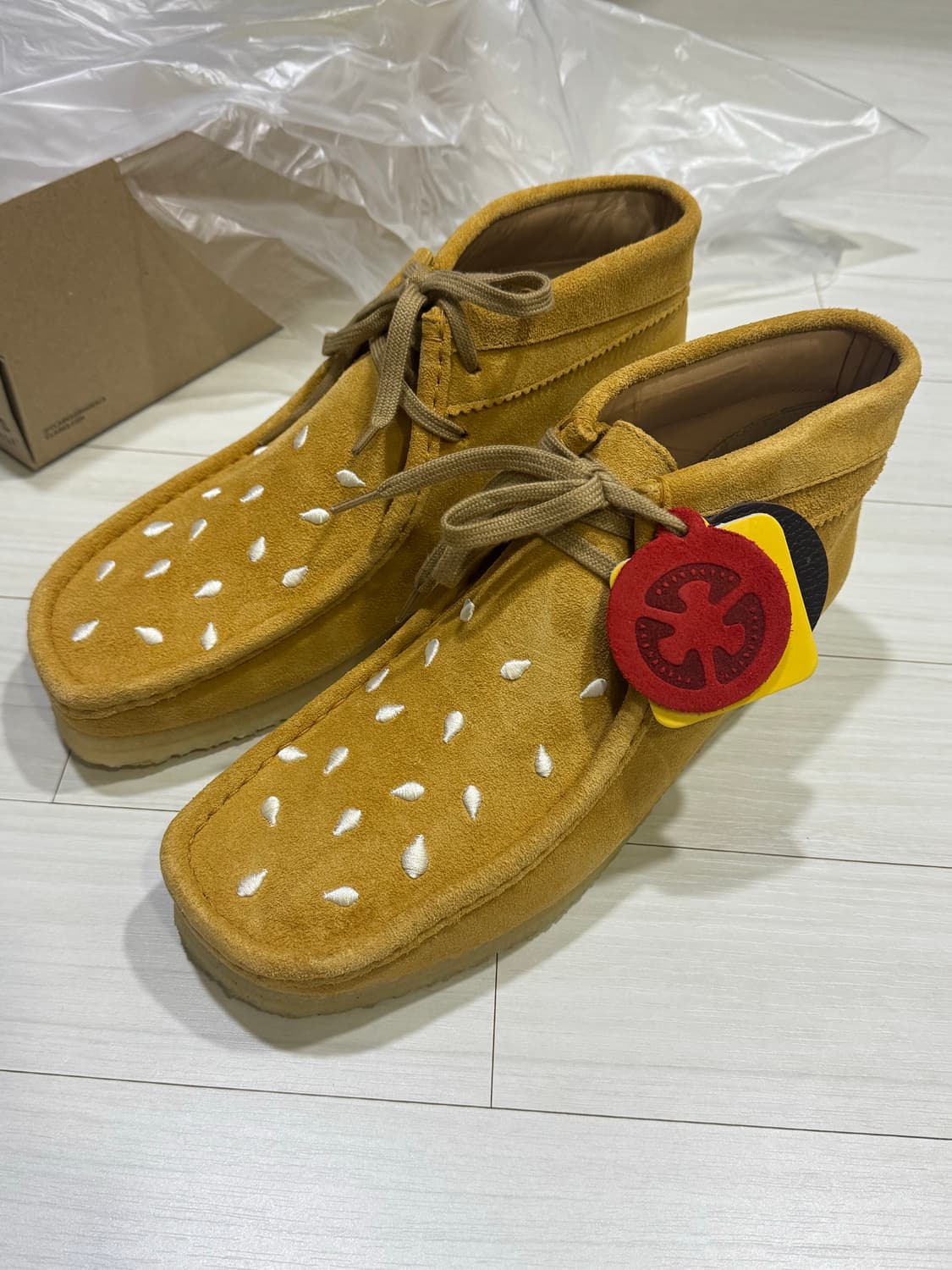 클락스 반디더핑크 콜라보 왈라비 부츠 판매합니다.  상품이미지5