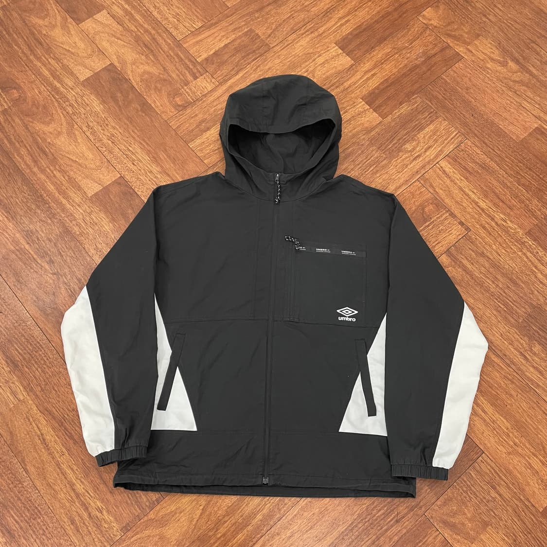 엄브로 빅로고 바람막이 상품이미지1