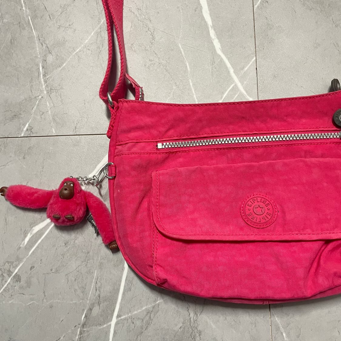 팔로워 특가 키플링 시로 핑크 크로스백 반달백 y2k 고릴라 키링 가방 상품이미지3