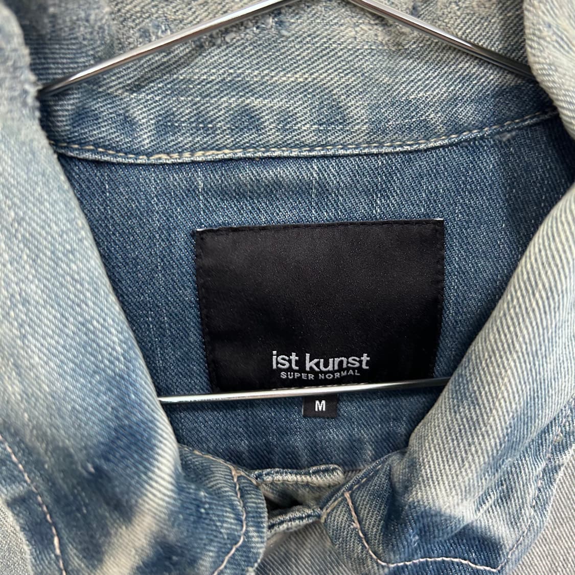이스트쿤스트 멀티포켓 데미지 연청 데님자켓 상품이미지3