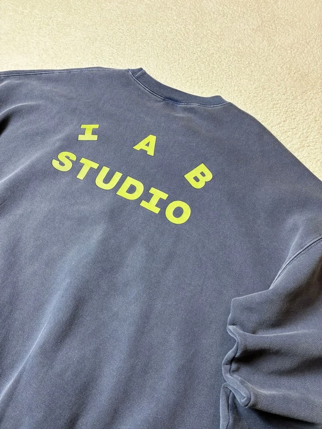 아이앱스튜디오 피그먼트 다이드 맨투맨 PN6452 상품이미지2