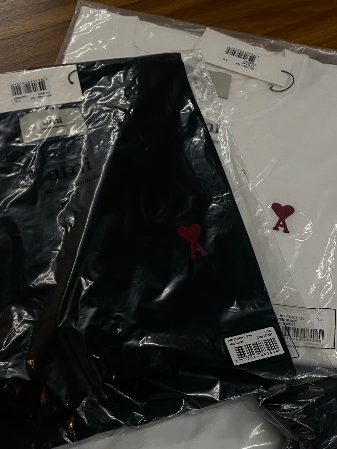 아미 스몰 로고 반팔티 (화이트, 블랙) 상품이미지2