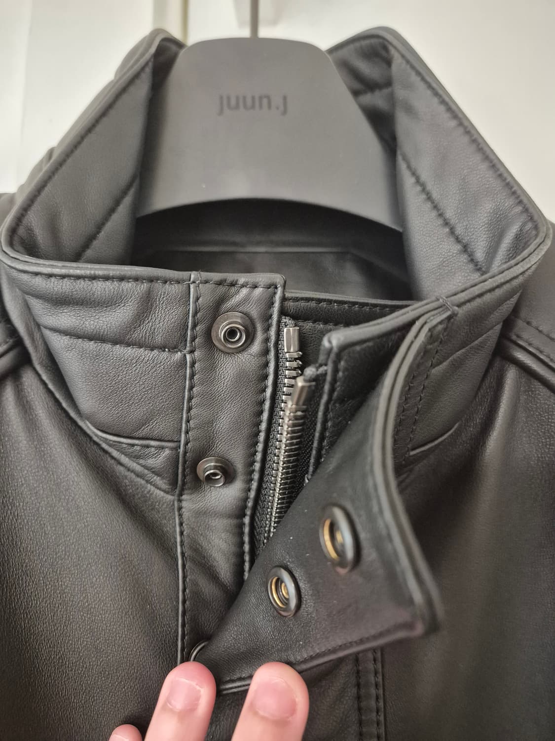 준지 24fw 279 하이넥 레더 블루종 46 상품이미지5