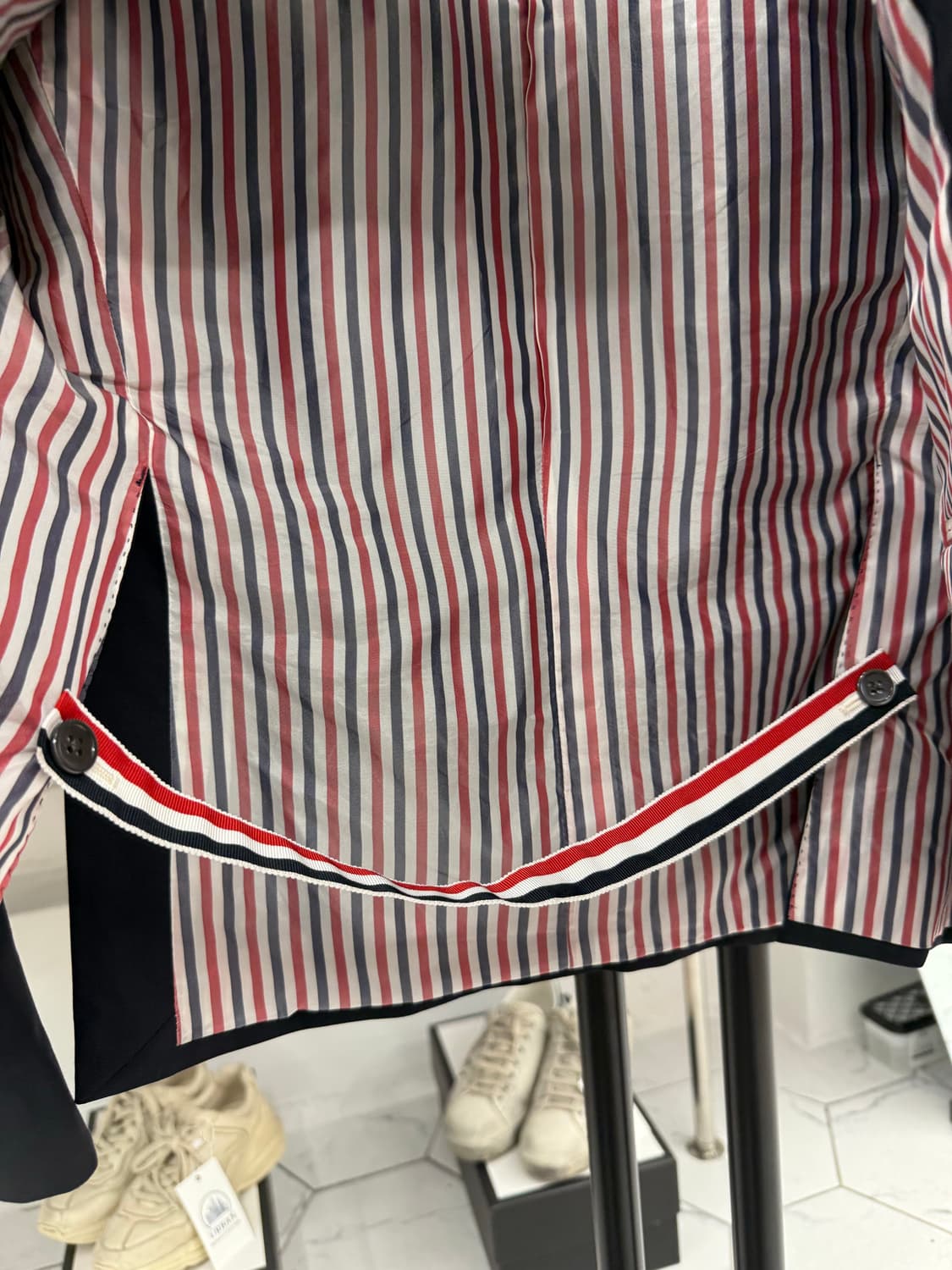 [4] 톰브라운 사선완장 울 블레이저 자켓 상품이미지5