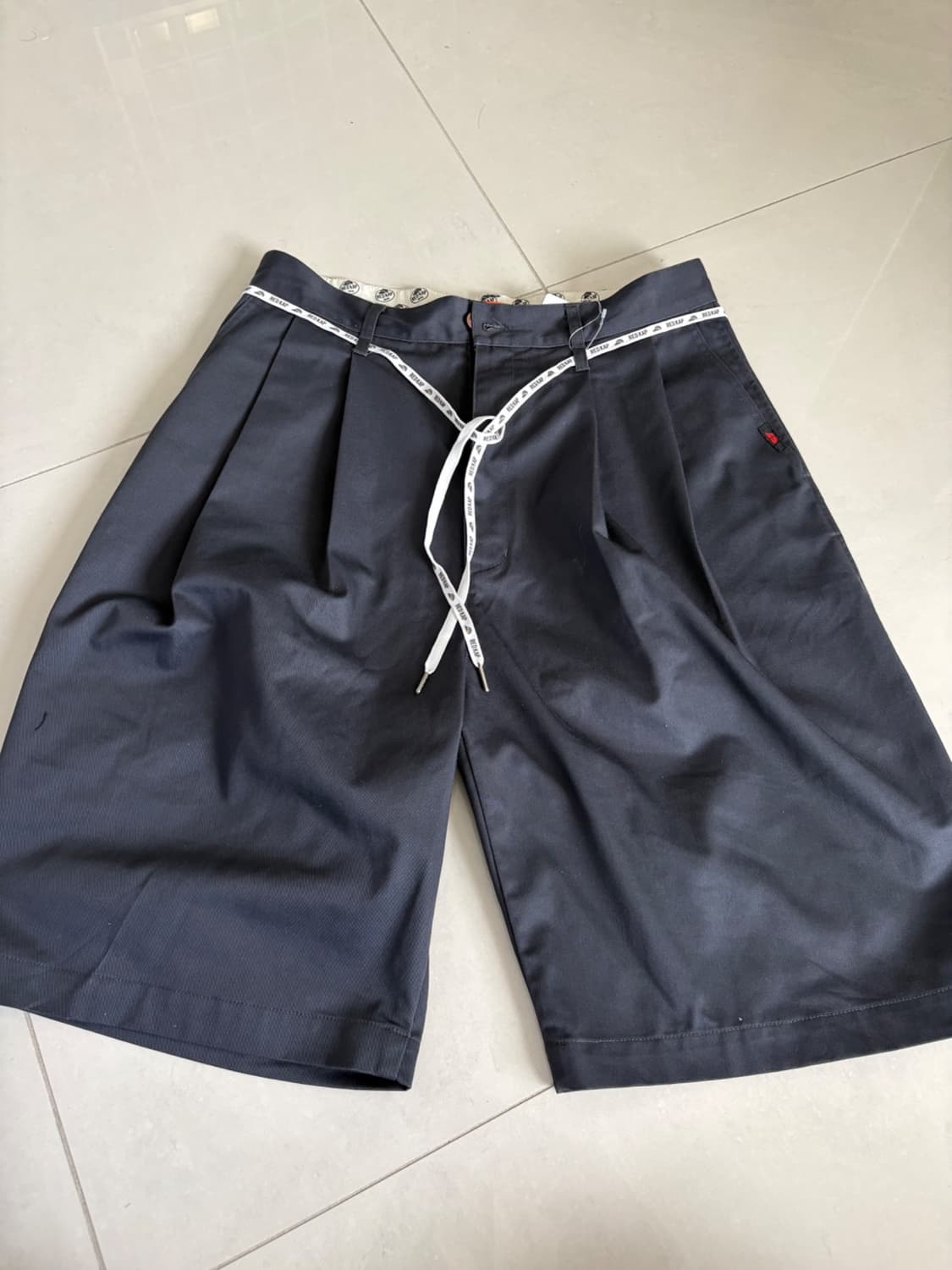 2TUCK WIDE BAGGY SHORTS 버뮤다 팬츠 상품이미지5