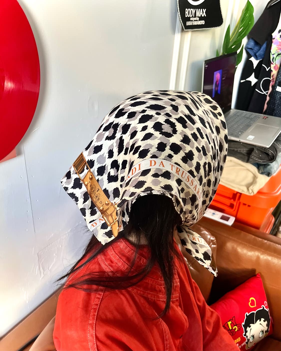 1980-90s TRUSSARDI Italian Old Scarf 상품이미지2