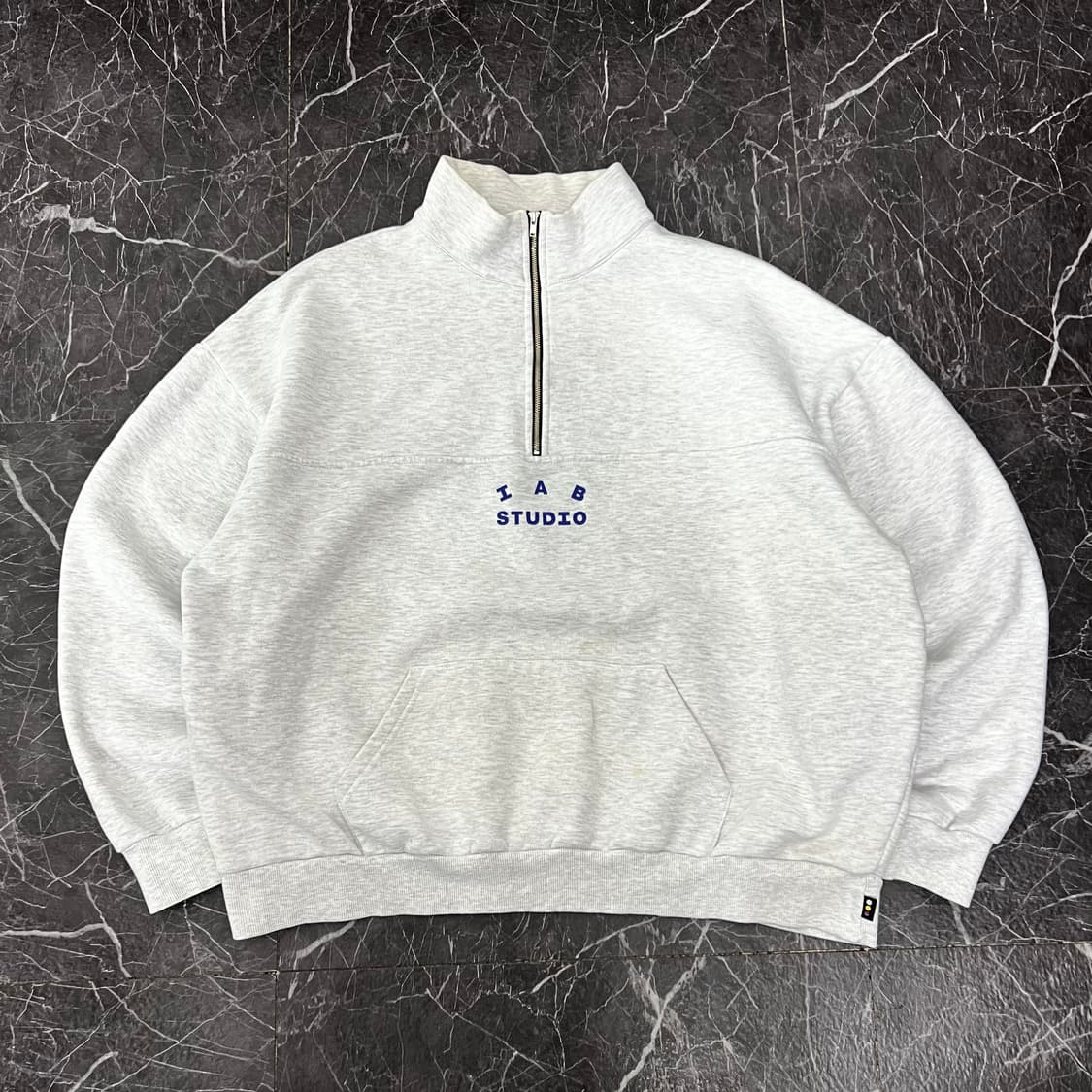 아이앱 스튜디오 하프 집업 라이트 그레이 상품이미지2