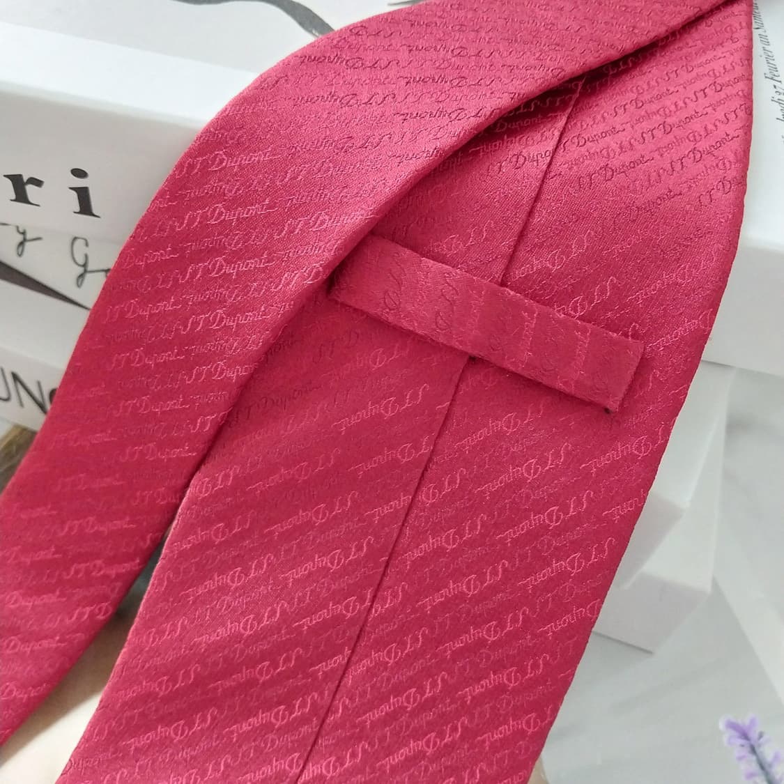 에스 티 듀퐁 레드 올오버 로고 넥타이 8.9cm A+등급 K1067
 상품이미지5