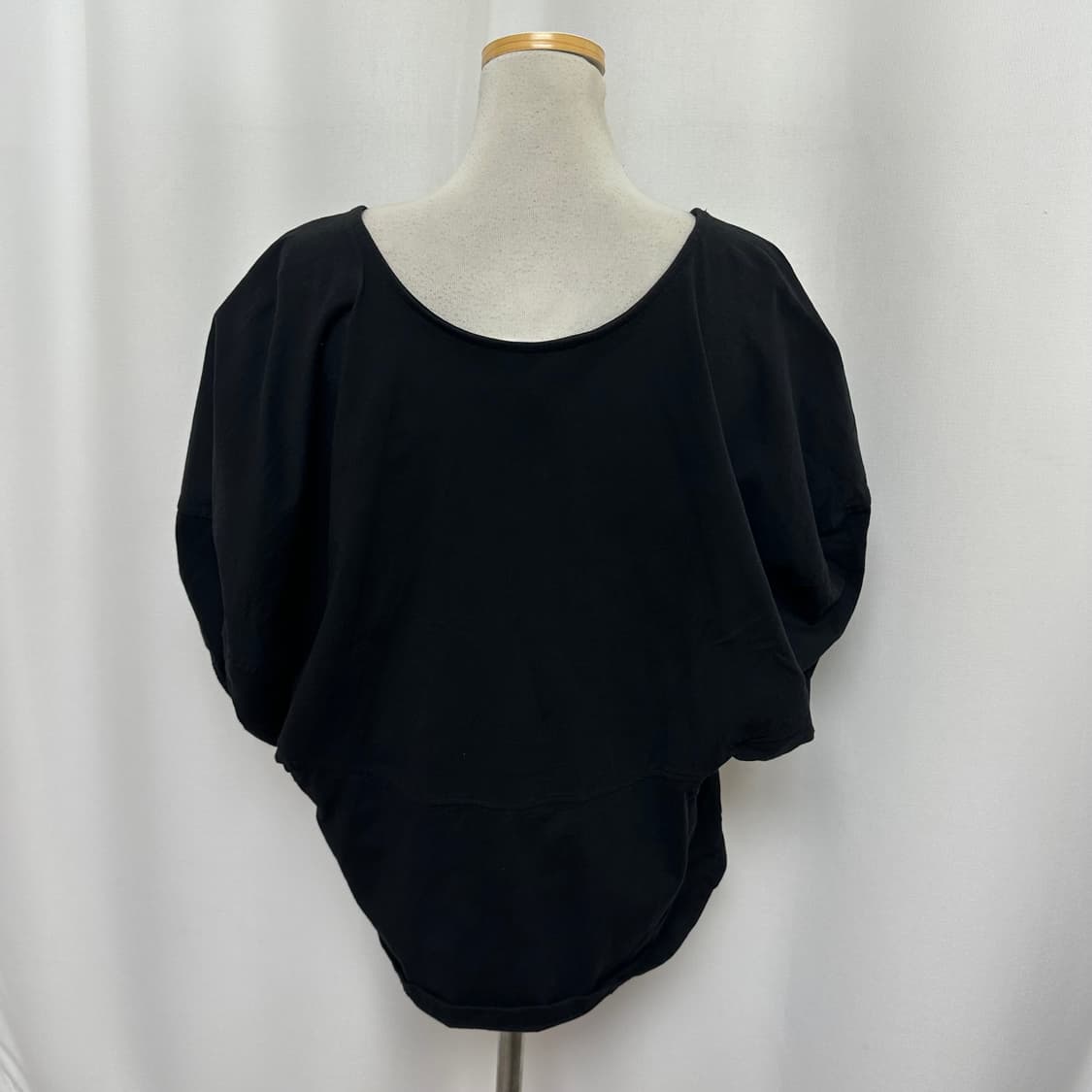   RIVER 여자 라운드넥 반팔티 검정 36 (실측108) 상품이미지4