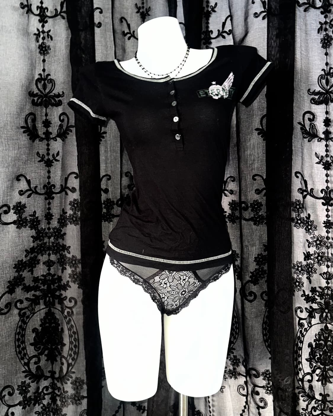 black graphic henley neck t-shirt 상품이미지1