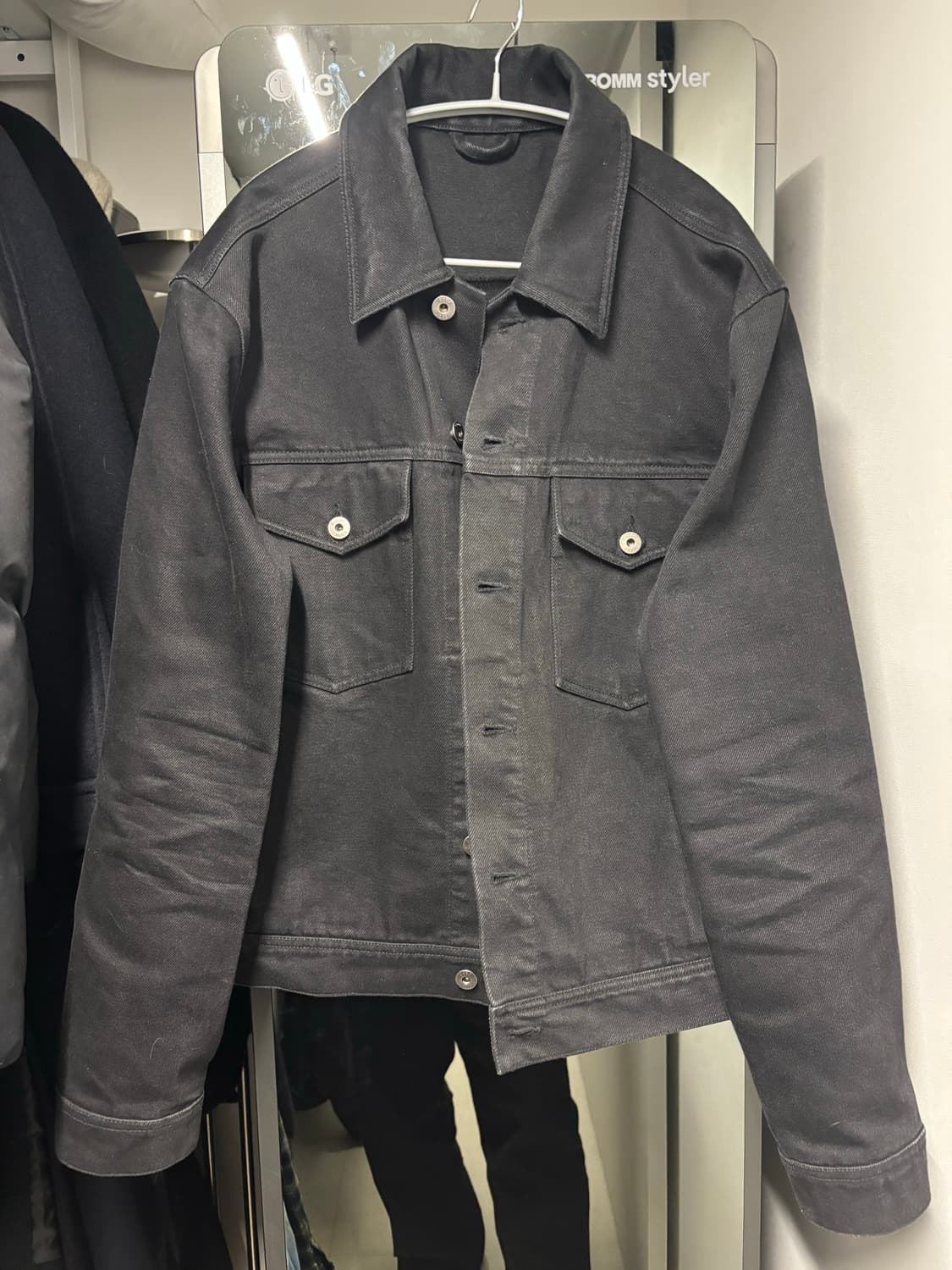 쿠어 엠보 워시드 데님 트러커 블랙 M사이즈 상품이미지2