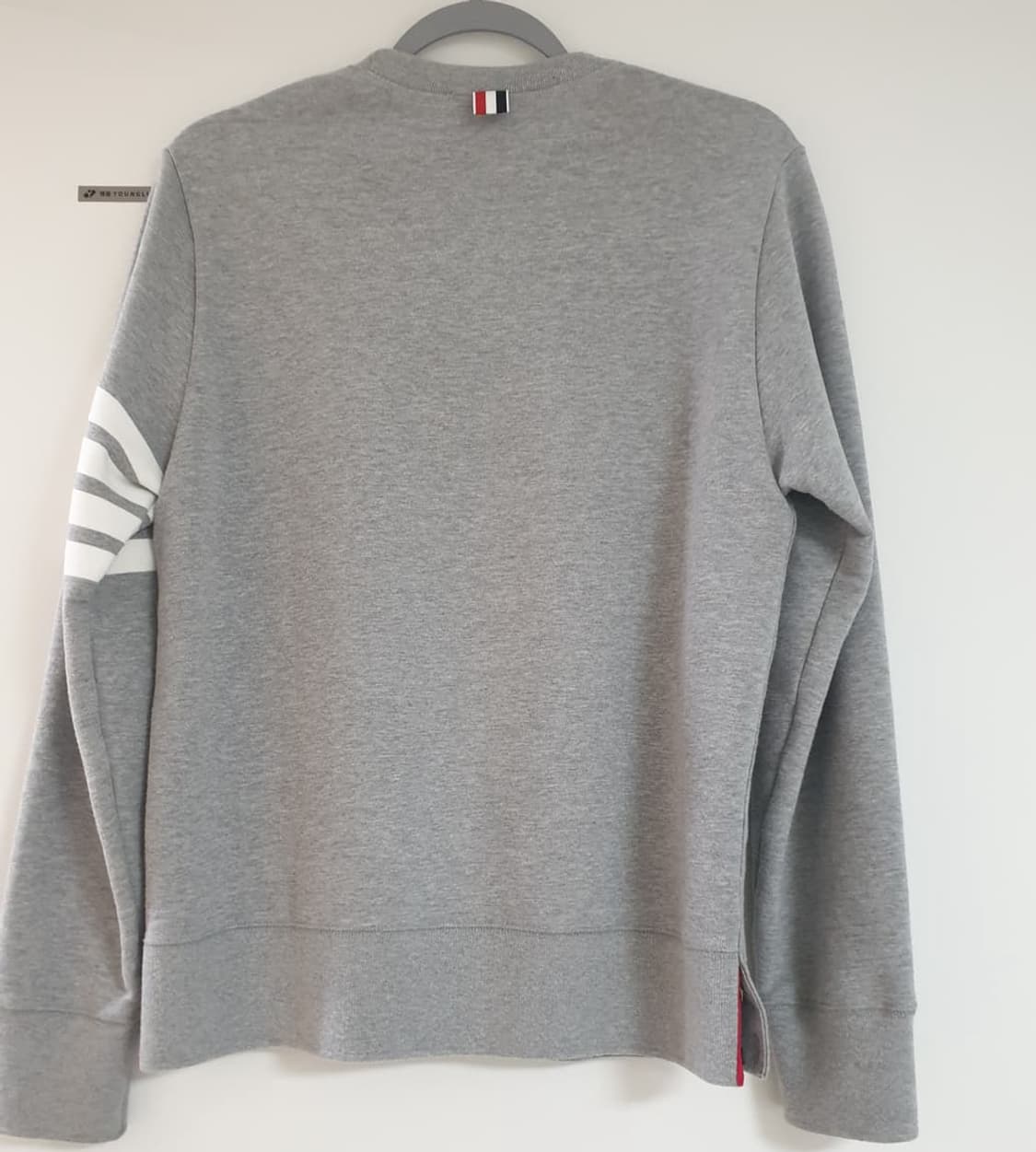 톰브라운 그레이 맨투맨 상품이미지2