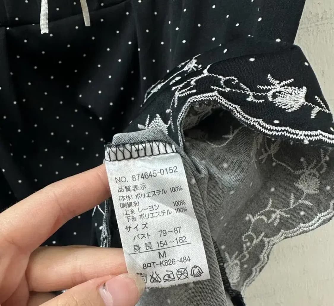 일본빈티지 블랙도트 자수 리본 디테일 블라우스  상품이미지4