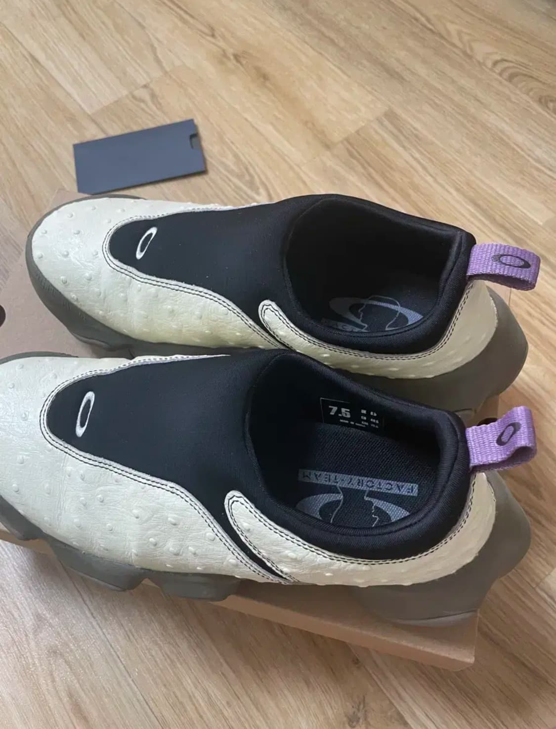 오클리 팩토리 팀 x 브레인 데드 오스트레치 아이보리 상품이미지2