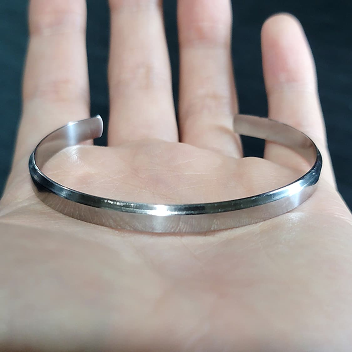 Silven 티타늄 6mm 남자 미니멀 라인 오픈 팔찌 상품이미지4