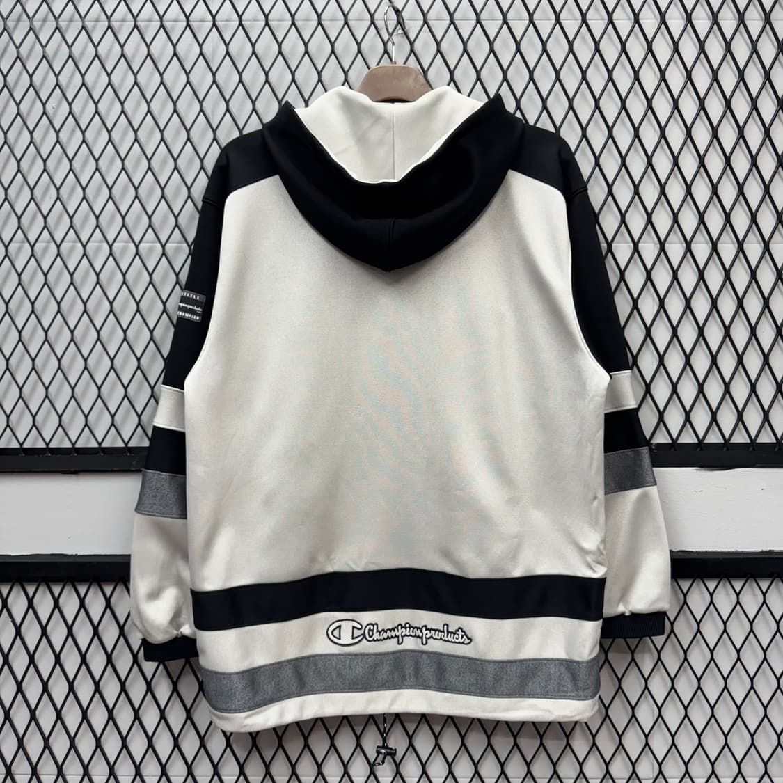 챔피온 어센틱 후드 집업 레터링 포인트 화이트 블랙 배색 상품이미지2
