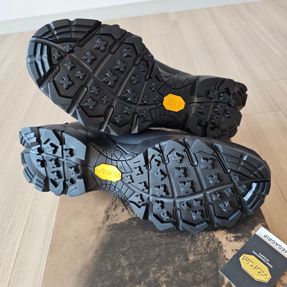 280 44 새제품) 로아 카타리나 라이트 블랙 구동화 트레킹화 비브람 상품이미지6