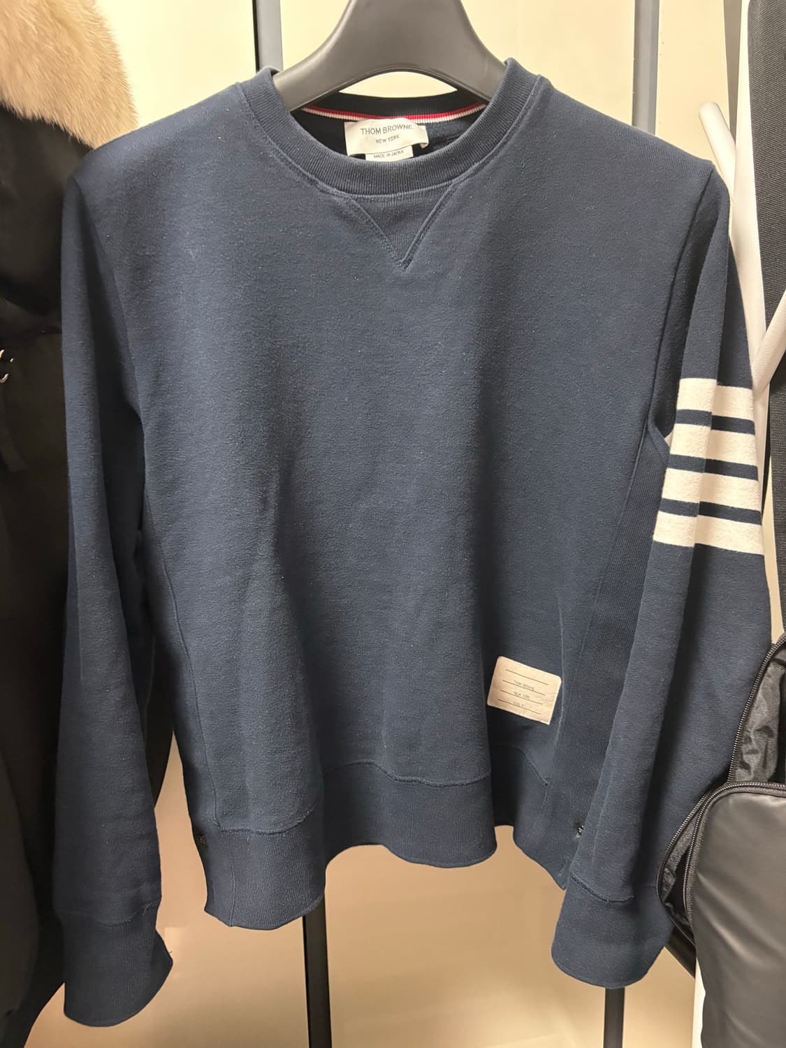 [풀구성/정품] 톰브라운 네이비 맨투맨 4사 상품이미지1