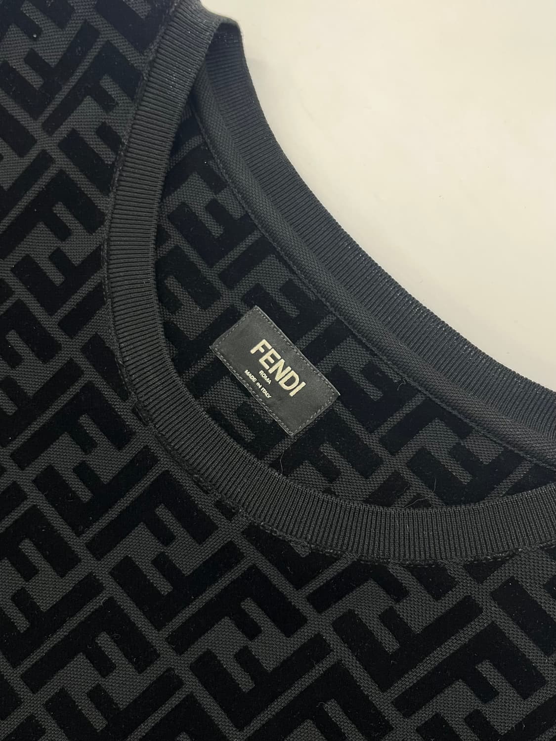 펜디 FF 벨벳 반팔 [S사이즈] 상품이미지3