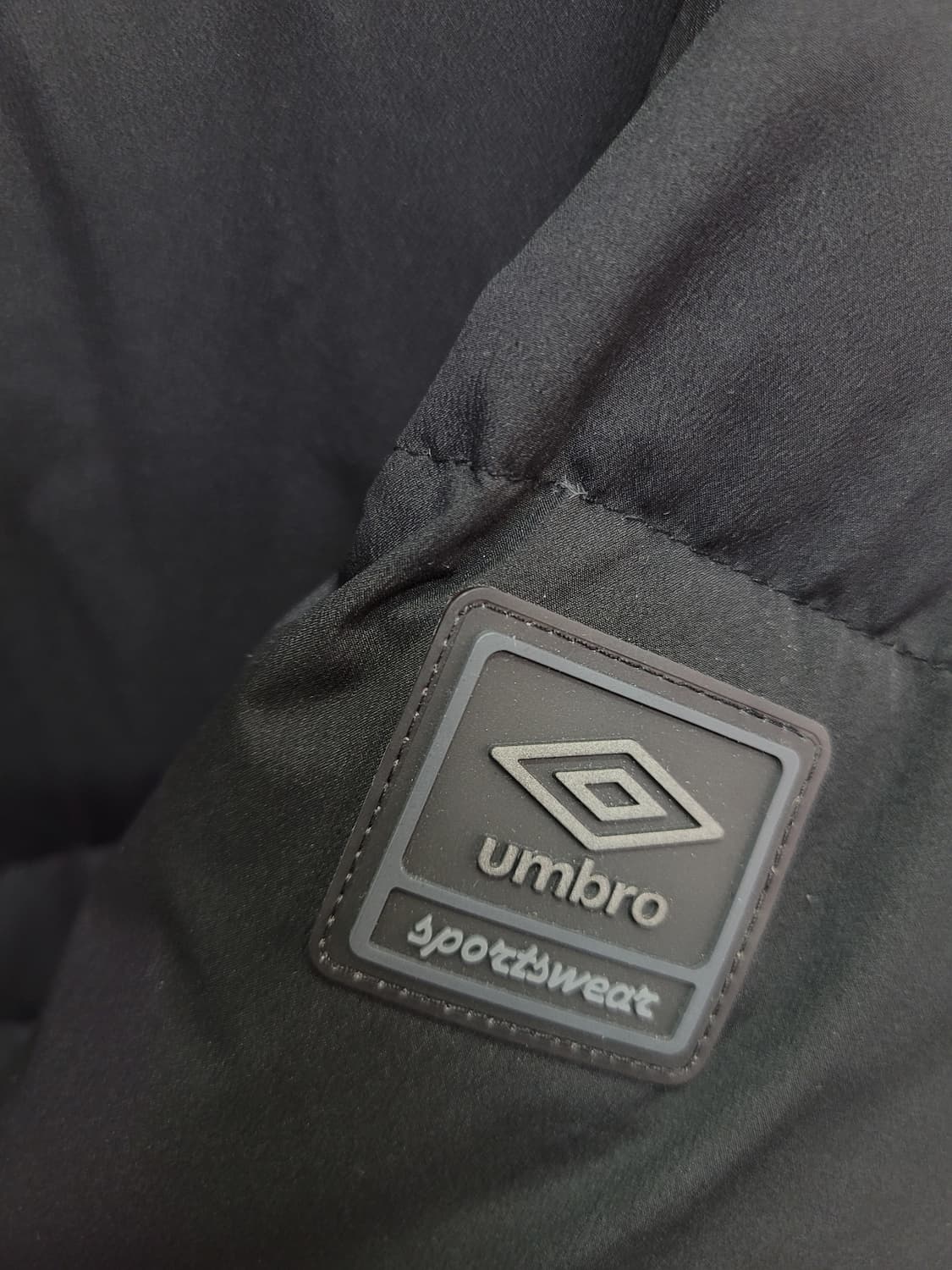 umbro 엄브로 블랙 롱 패딩 구스 다운 (후드 탈부착) 상품이미지3