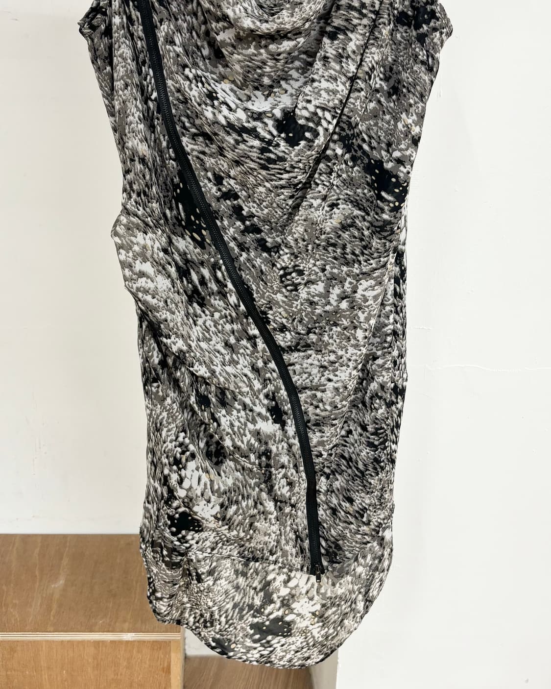 미우 미우 블랙 앤 화이트 레이프 슬리브리스 원피스 상품이미지5