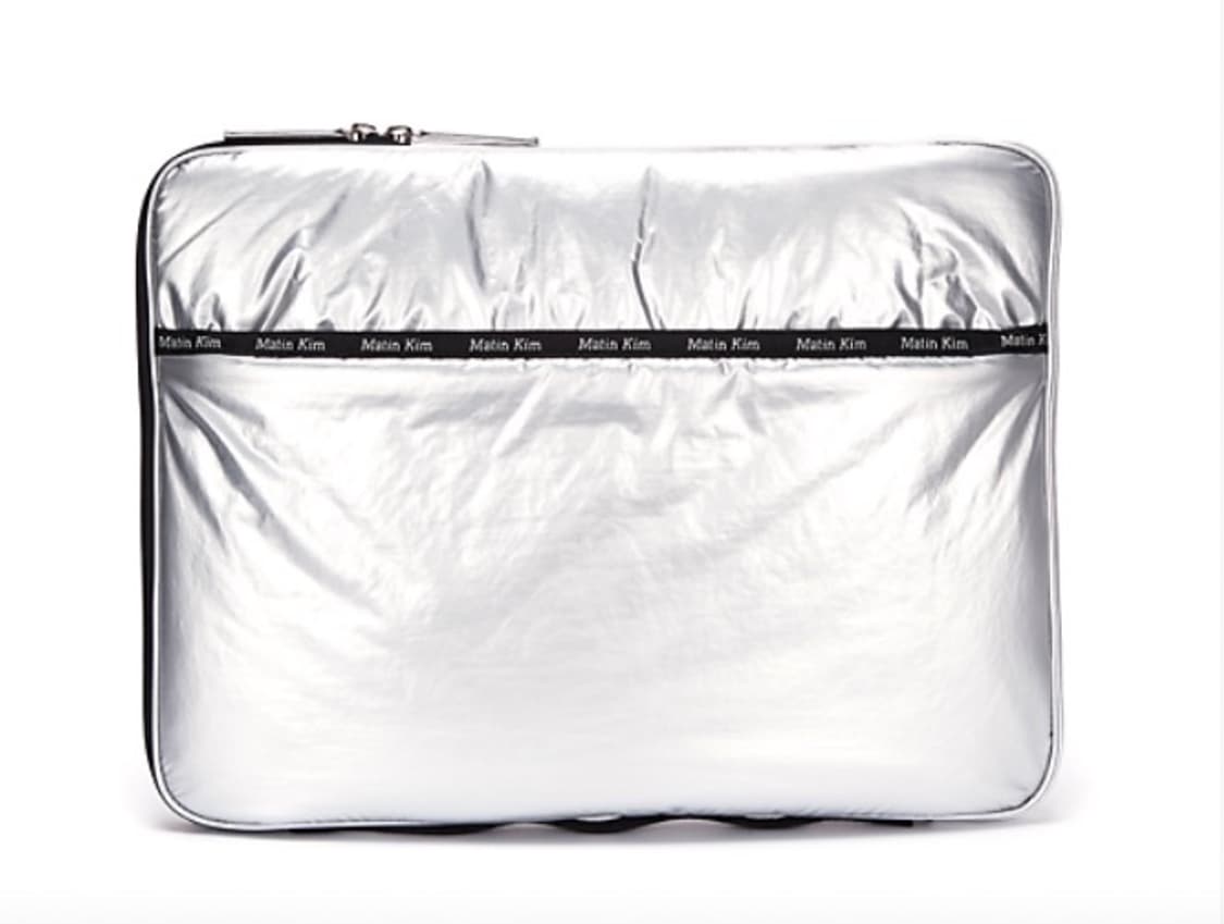 마뗑킴 GLOSSY SMART CLUTCH BIG BAG 노트북 파우치 상품이미지1